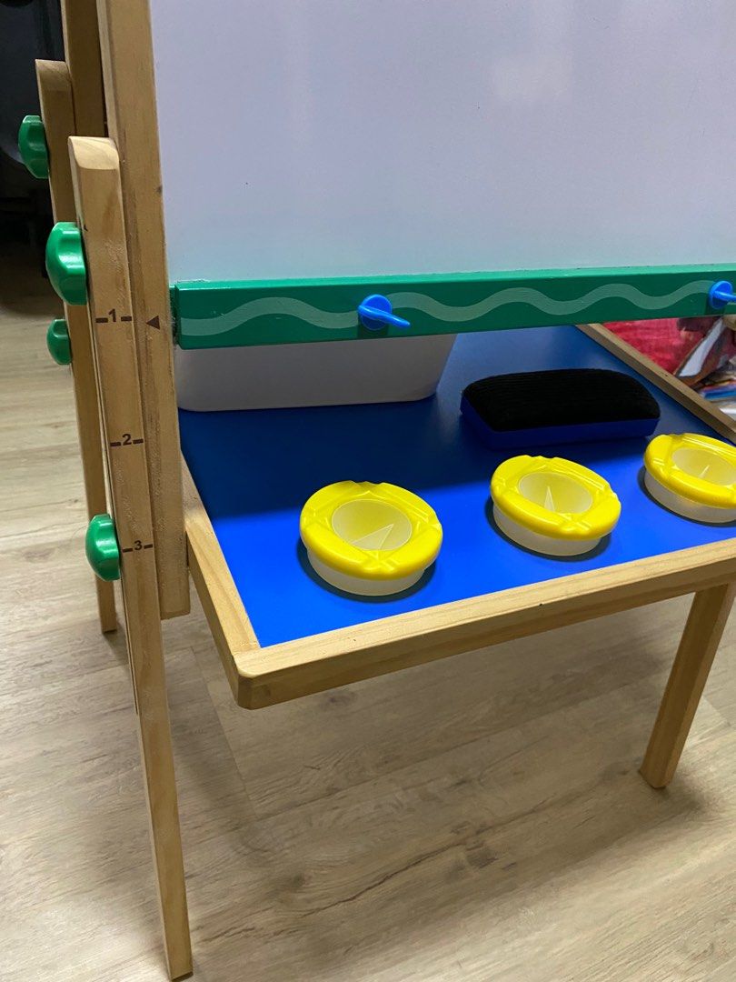 Crayola Art Easel (Whiteboard and Chalkboard), Hobbies & Toys, Toys