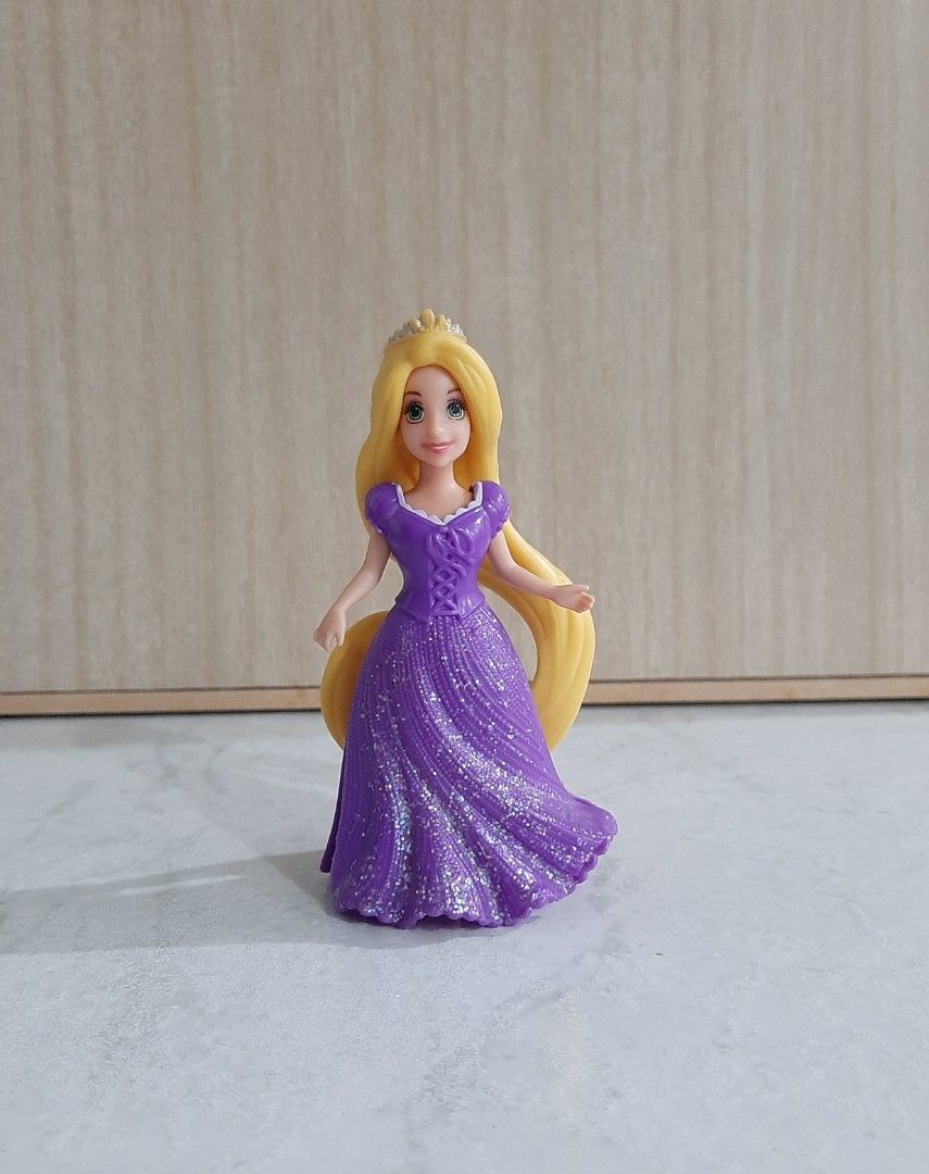 Disney Princess Magic Clip (Category: Kids Toys) located in Mandaue City. Submitted by jaydeeco (Listing ID 1204649845, Image 3). Description: Disney Princess Magic Clips set of 8 1. rapunzel 2. belle 3. Ariel 4. merida 5. Tiana 6. Cinderella 7. Aurora 8. snow white all original all in very good condition, like new.