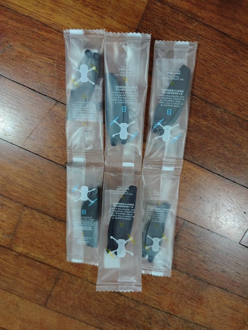 DJI Mini 2/SE propeller, Photography, Drones on Carousell
