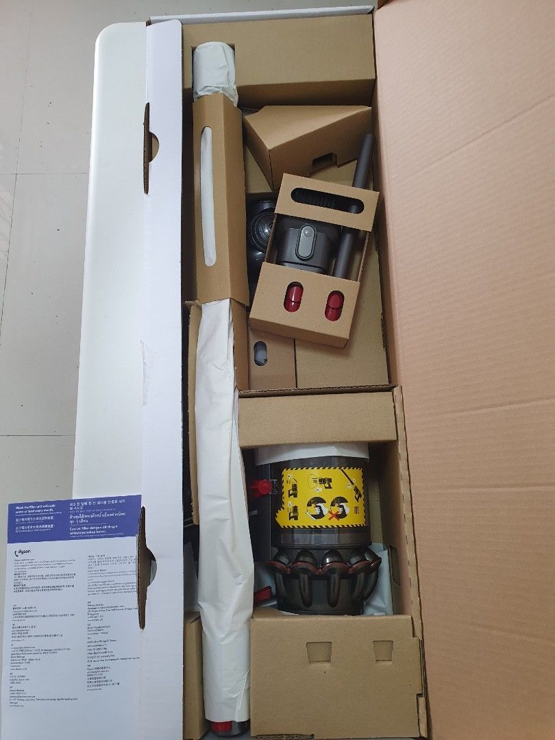 Dyson Cyclone V10 Absolute + Harvey norman warranty until 2025, TV