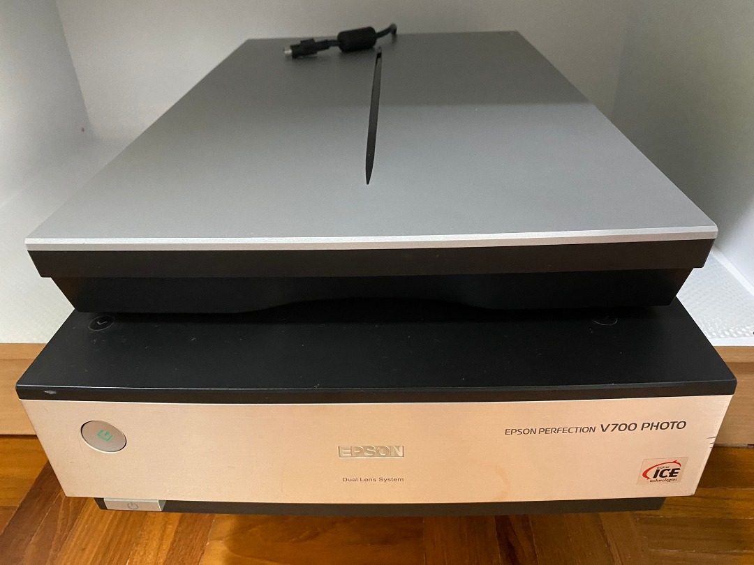 Epson Perfection V700 Photo Scanner, Computers & Tech, Printers