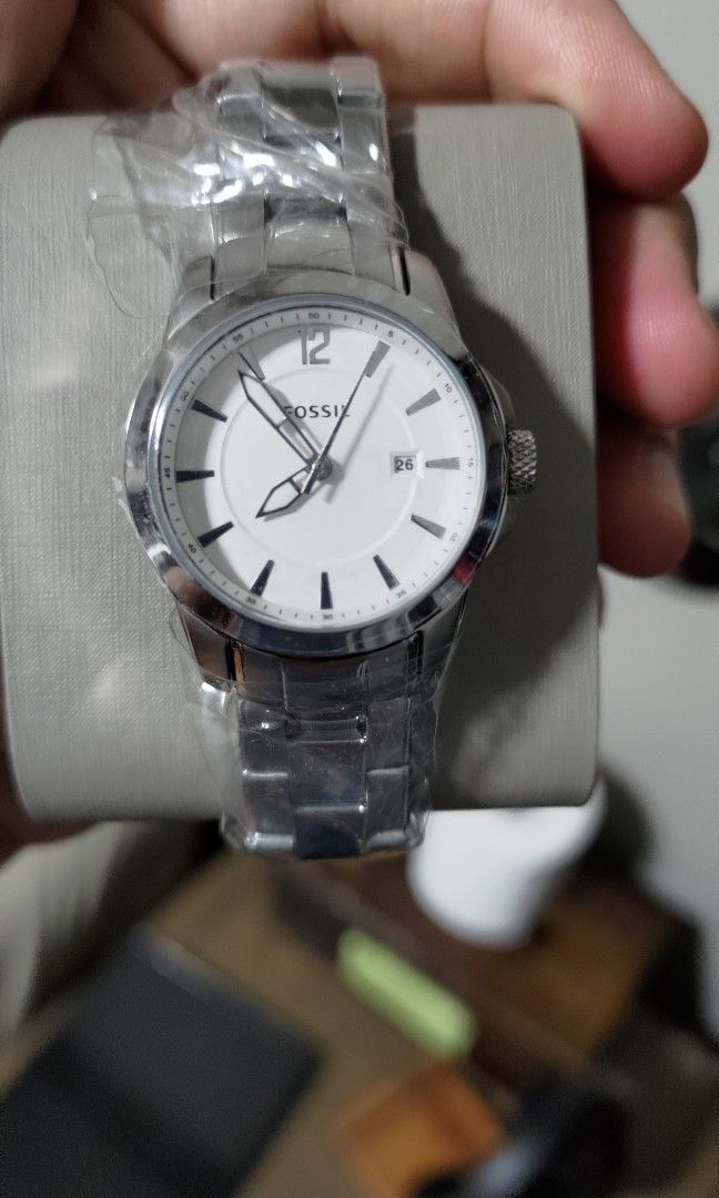 Fossil women's watch (Category: Women's Watches) located in Makati City. Submitted by joaquinm (Listing ID 1204844087, Image 1). Description: Original Fossil watch Stainless steel White dial JAPAN MOVEMENT RFS: gift from company, can't wear coz it's for women.