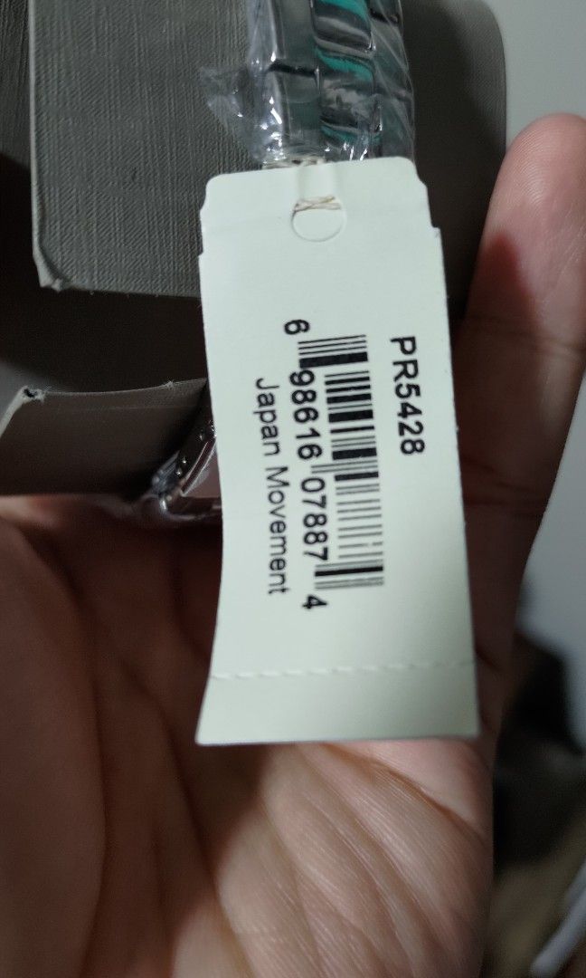 Fossil women's watch (Category: Women's Watches) located in Makati City. Submitted by joaquinm (Listing ID 1204844087, Image 3). Description: Original Fossil watch Stainless steel White dial JAPAN MOVEMENT RFS: gift from company, can't wear coz it's for women.