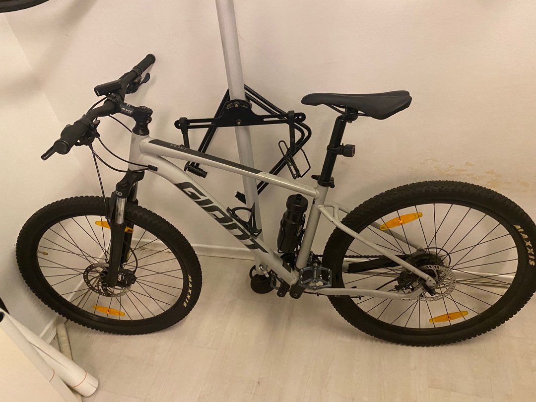 Giant Mountain Bike, Sports Equipment, Bicycles & Parts, Bicycles on