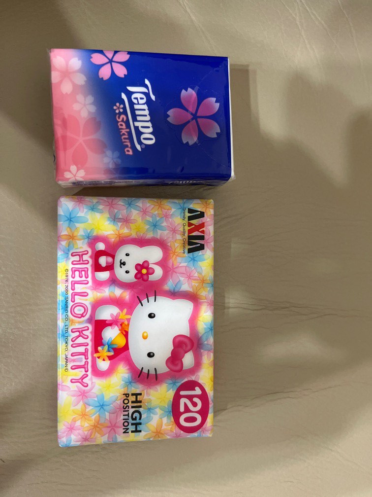 Hello Kitty cassette tape, 興趣及遊戲, 玩具 & 遊戲類 Carousell