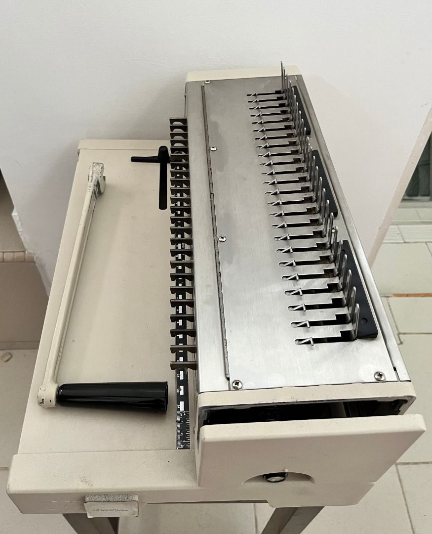 HIC Comb Bind Machine, Hobbies & Toys, Stationery & Craft, Stationery