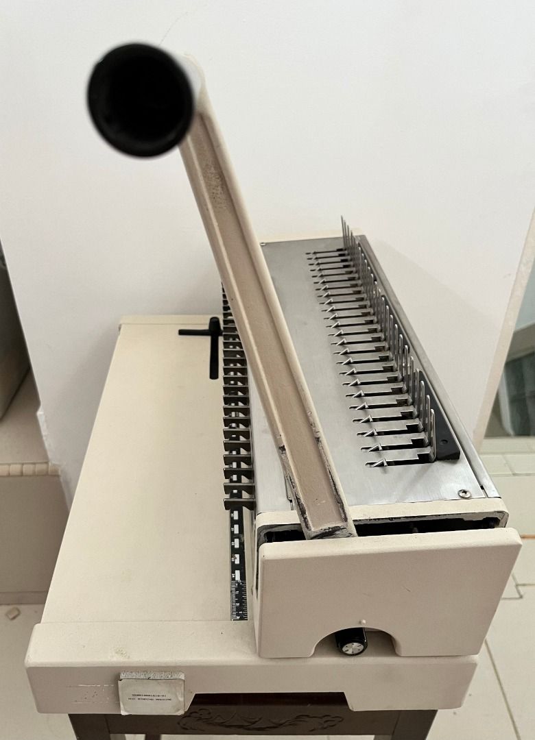 HIC Comb Bind Machine, Hobbies & Toys, Stationery & Craft, Stationery