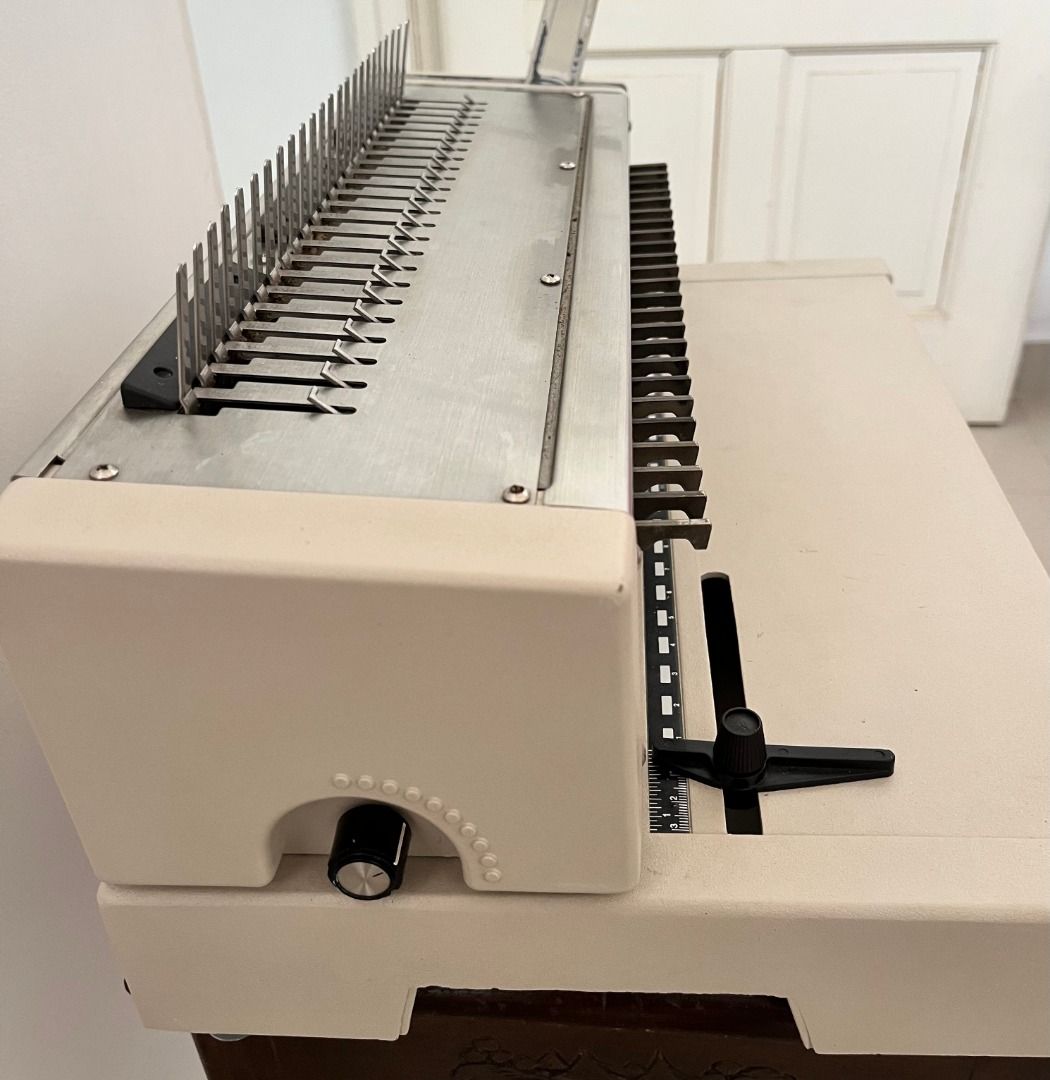 HIC Comb Bind Machine, Hobbies & Toys, Stationery & Craft, Stationery