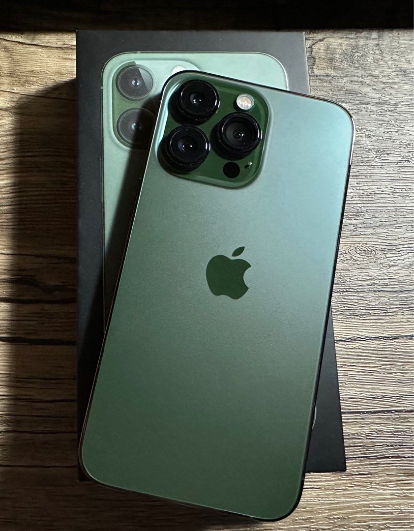 iPhone 13 Pro in ALPINE GREEN 128gb (less than 1 yearold) w/ FREE