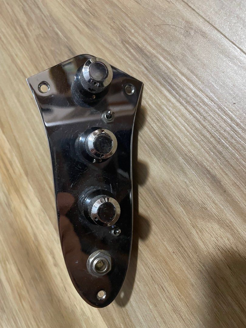 J retro onboard preamp, Hobbies & Toys, Music & Media, Musical