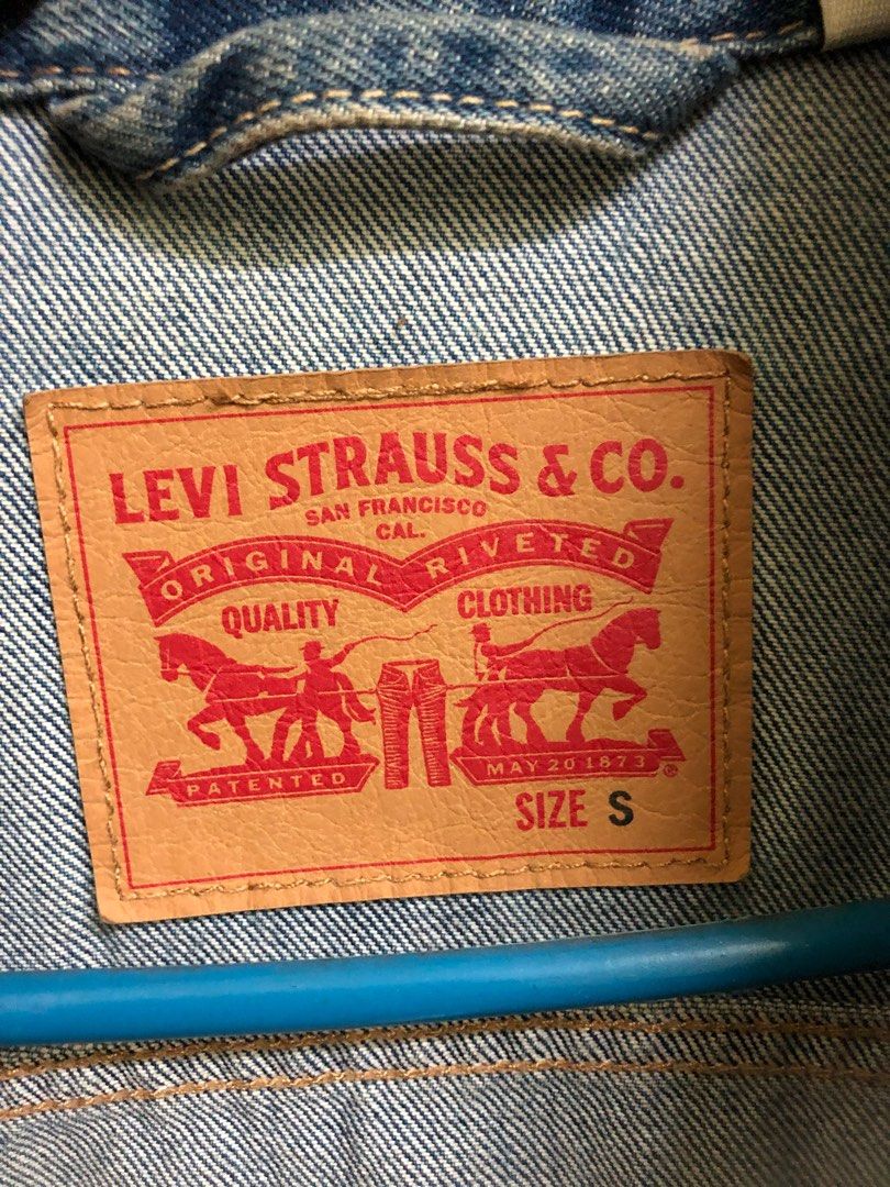 Levis denim jacket, Men's Fashion, Bottoms, Jeans on Carousell