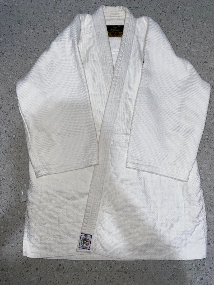 Mizuno Judo gi double weave IJF Approved., Sports Equipment, Other