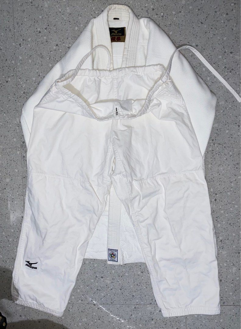 Mizuno Judo gi double weave IJF Approved., Sports Equipment, Other