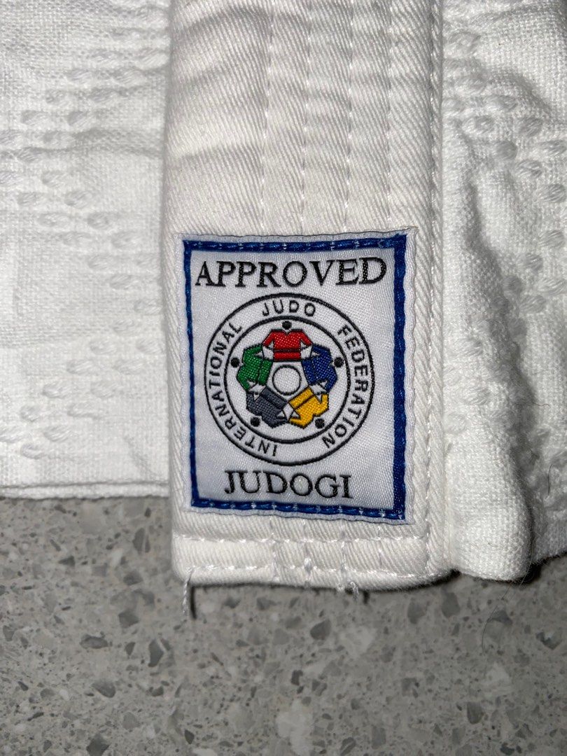 Mizuno Judo gi double weave IJF Approved., Sports Equipment, Other
