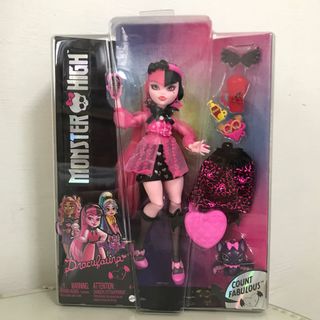  Monster High Dolls, Draculaura and Clawd Wolf Howliday Love  Edition Collector Two-Pack with Doll Stands and Displayable Packaging :  Toys & Games