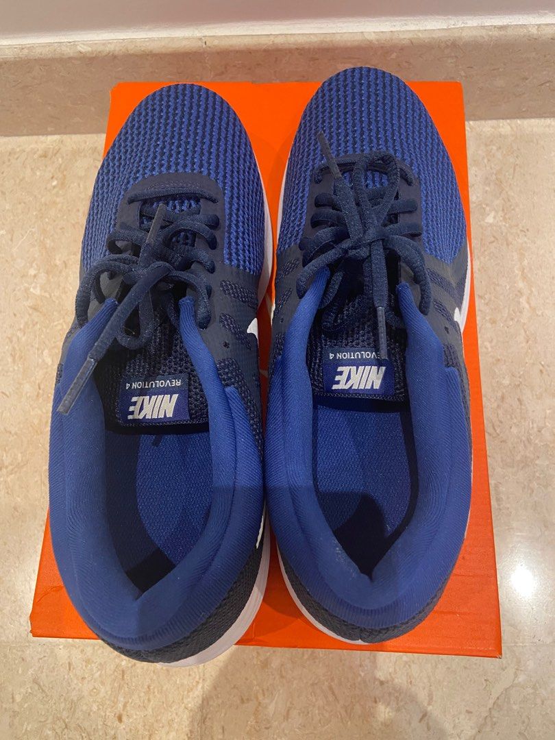 revolution 4 running shoes for men