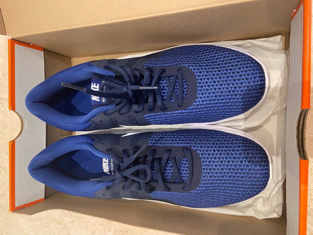 revolution 4 running shoes for men