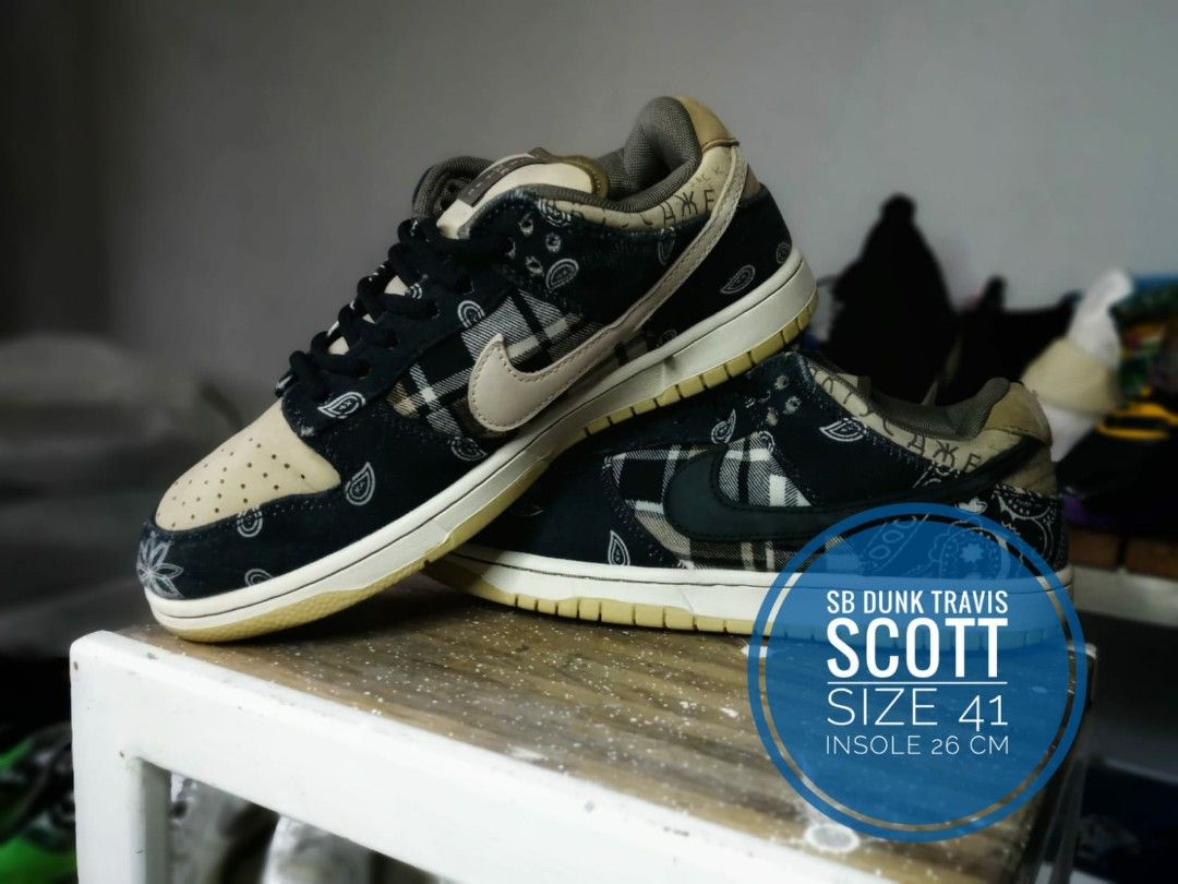 NIKE SB Dunk Low 