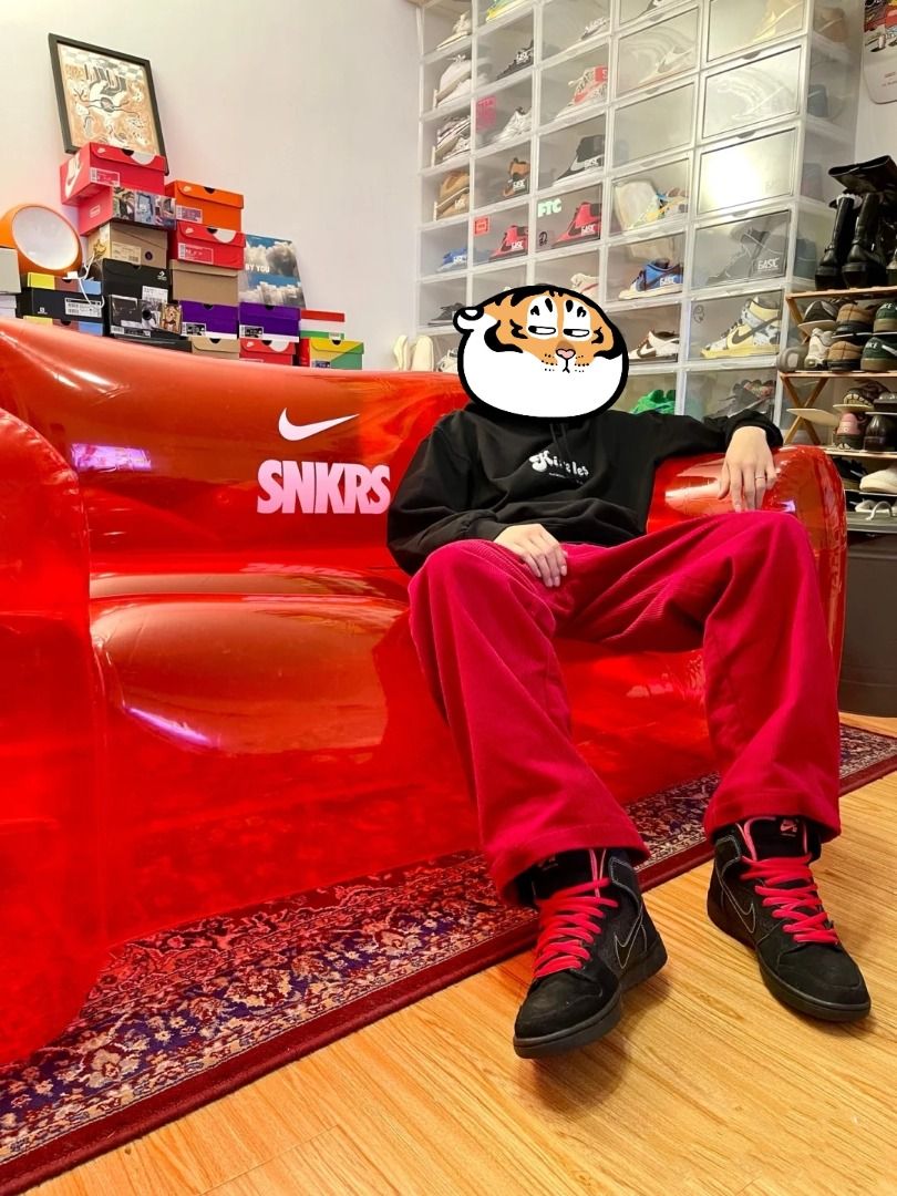 NIKE SNKRS Inflatable Sofa, Furniture & Home Living, Furniture, Sofas