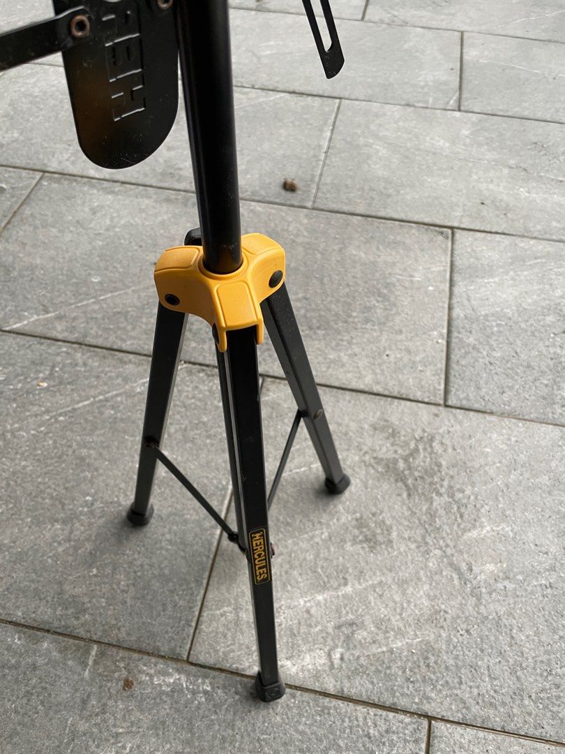 Note stand (Category: Music Accessories) located in Subang Jaya. Submitted by plan8store (Listing ID 1204734162, Image 2). Description: Just the stand. Cod only. Lightly use like new.