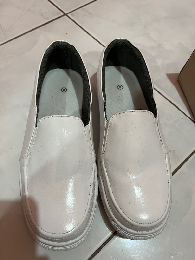 White leather mens new arrivals nursing shoes