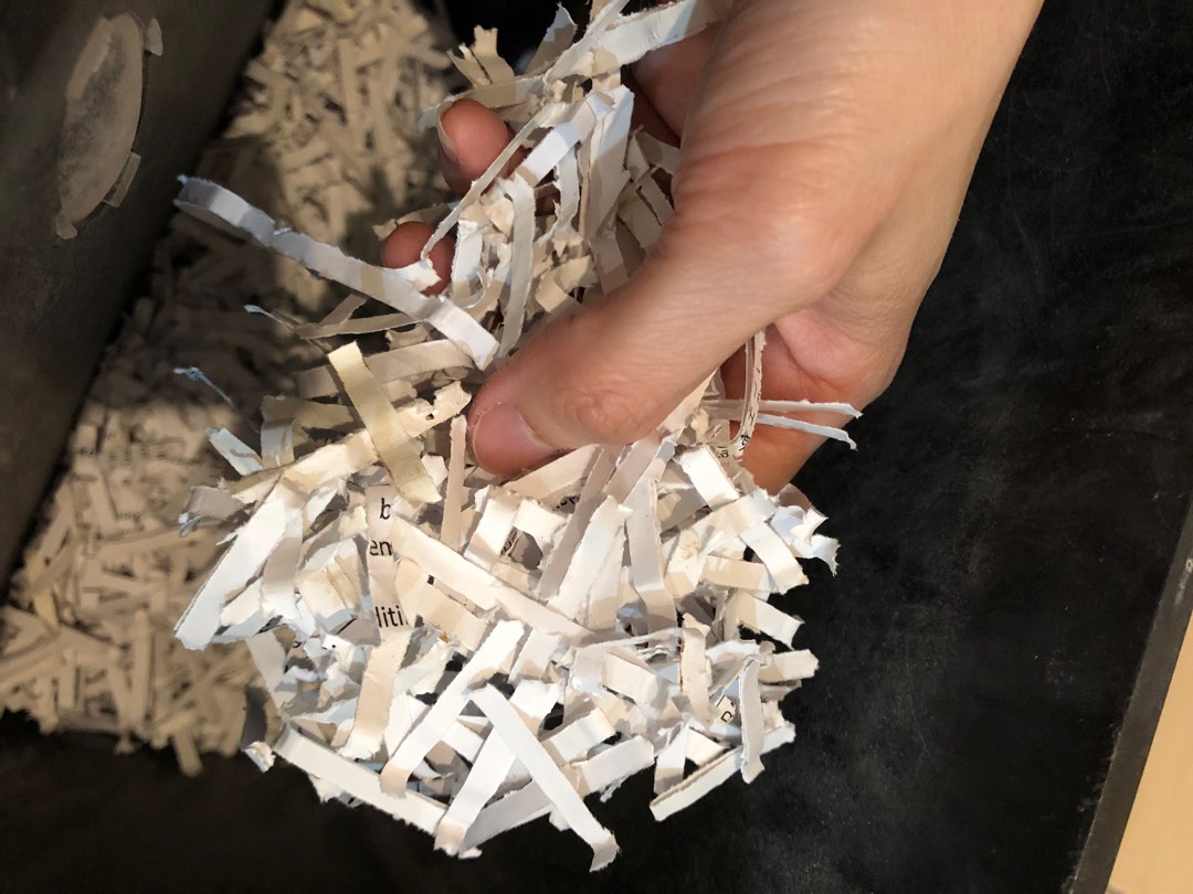 Paper shredder, Hobbies & Toys, Stationery & Craft, Other Stationery