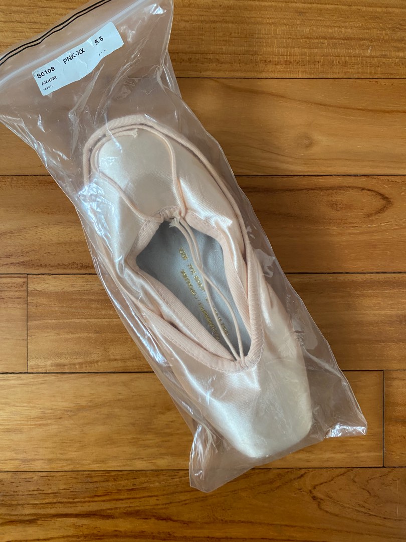 Pointe shoes, Men's Fashion, Footwear, Sneakers on Carousell