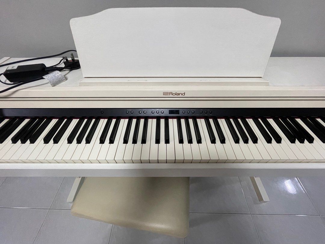 Roland digital piano RP501R, Hobbies & Toys, Music & Media, Musical