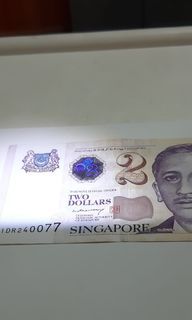 SGD 2 notes with PM Lee's signature