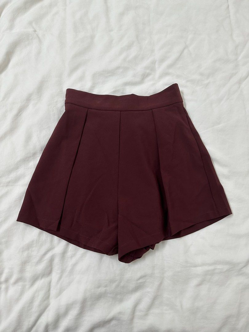 Stevie high waisted shorts in maroon M, Women's Fashion, Bottoms, Shorts on  Carousell