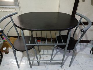 Table with 2 chairs for sale