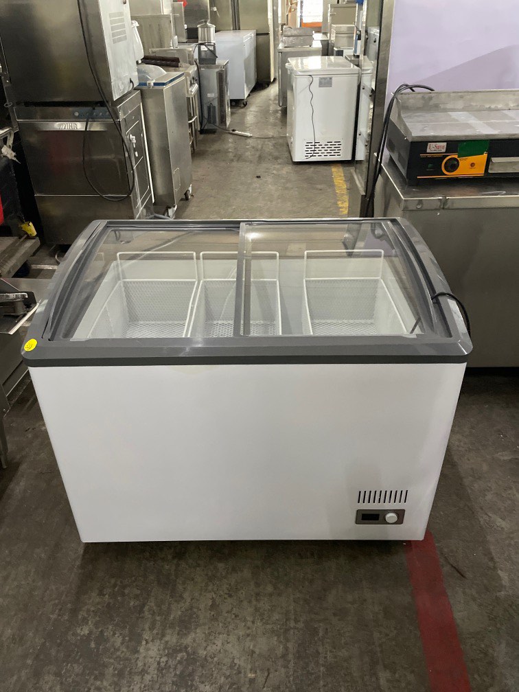 Very new ice cream chest freezer / chest freezer, TV & Home Appliances