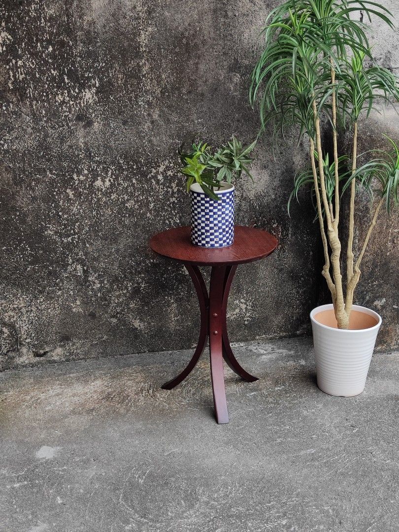 Vintage bentwood accent end table, coffee table 16 inches in diameter H