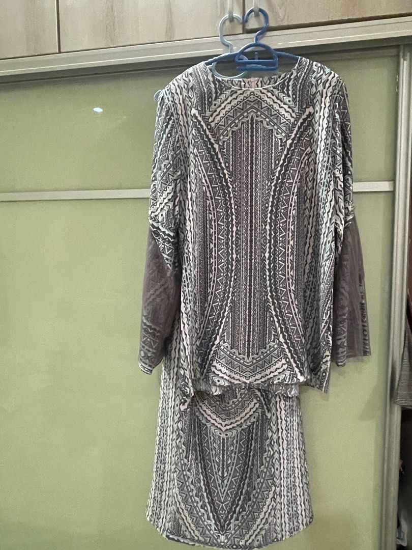 XL Ariani Baju Kurung Raya, Women's Fashion, Muslimah Fashion, Baju