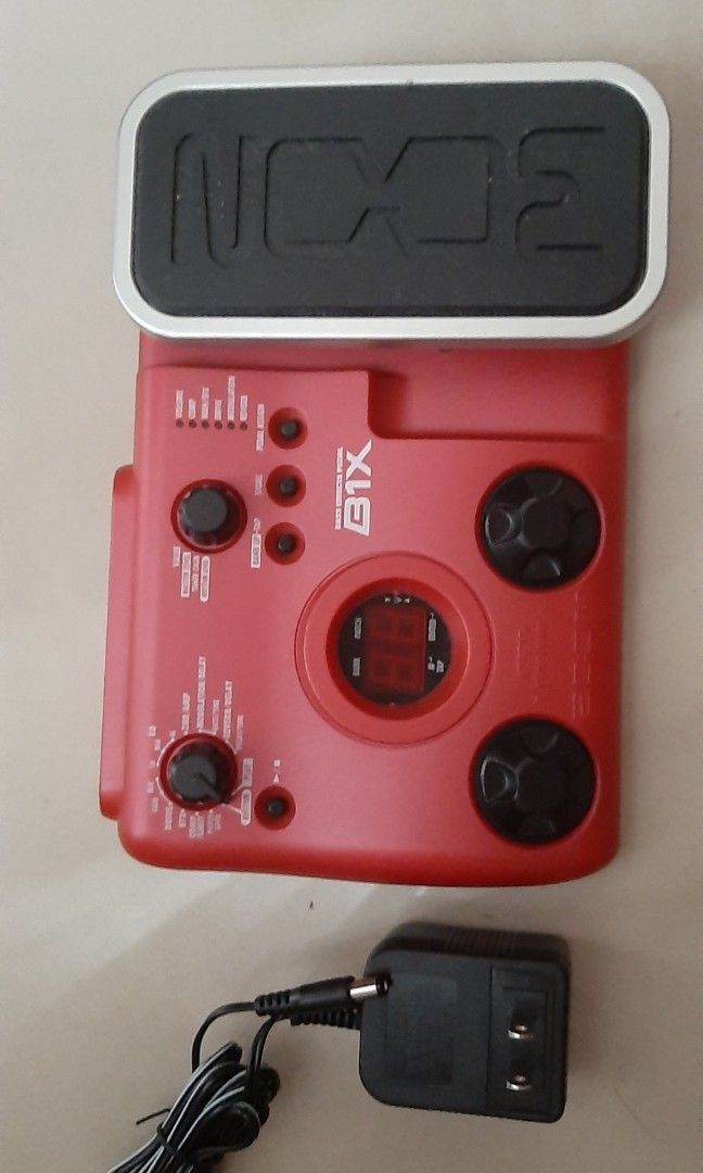 Zoom b1x bass effects, Hobbies & Toys, Music & Media, Musical