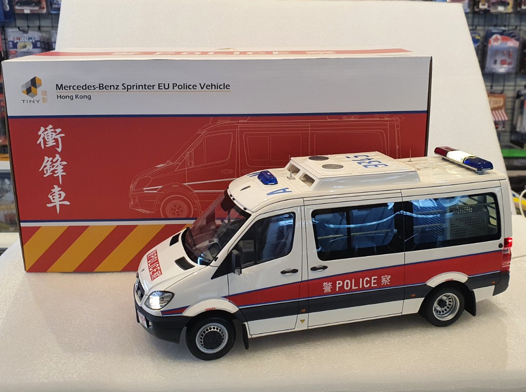 1:18 tiny Mercedes Benz Sprinter Police with Light and Sound