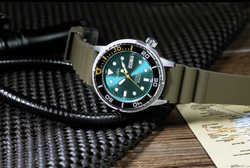 Rm600 20 off Alba Diver Men s Automatic Watch AL4249X1 43mm Men s Fashion Watches Accessories Watches on Carousell