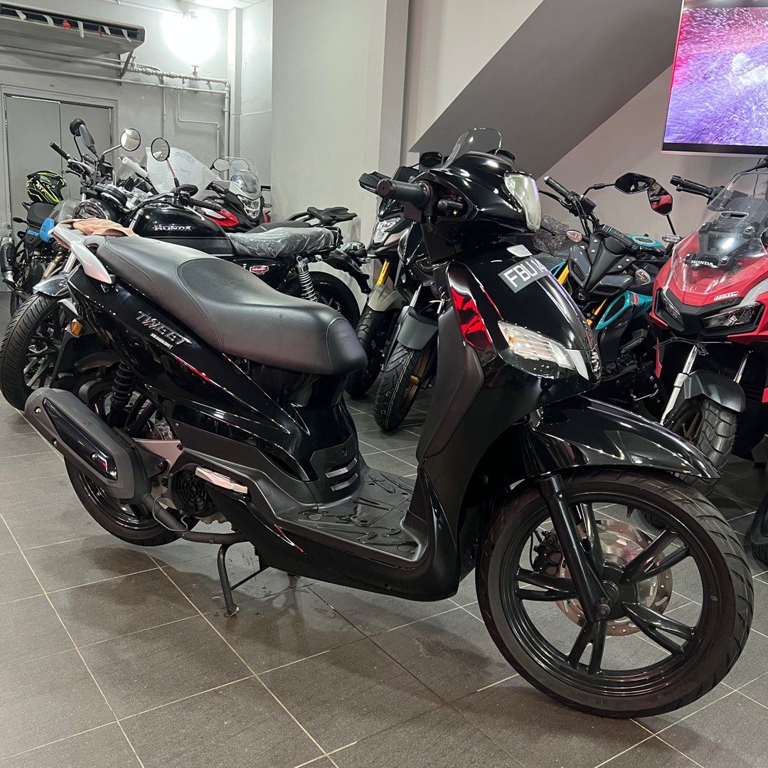 Peugeot store tweet 150