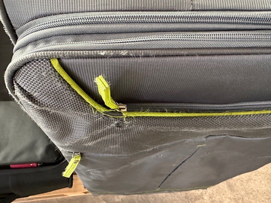 32 inch max size 35kgs extra large checked luggage American Tourister