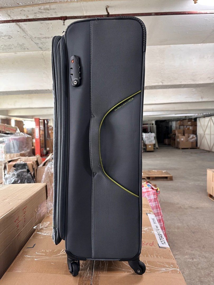 32 inch max size 35kgs extra large checked luggage American Tourister