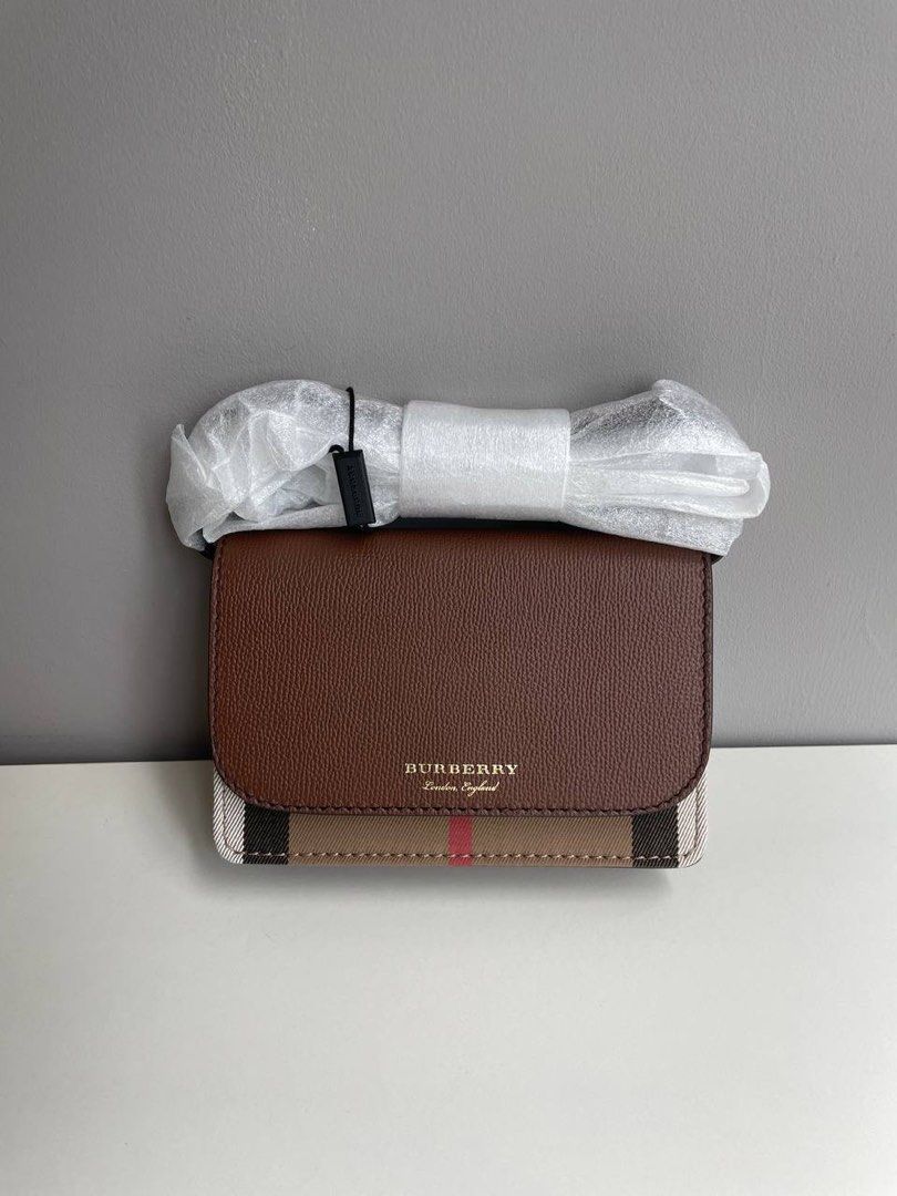 Authentic Burberry Hampshire Woc, Luxury, Bags & Wallets on Carousell