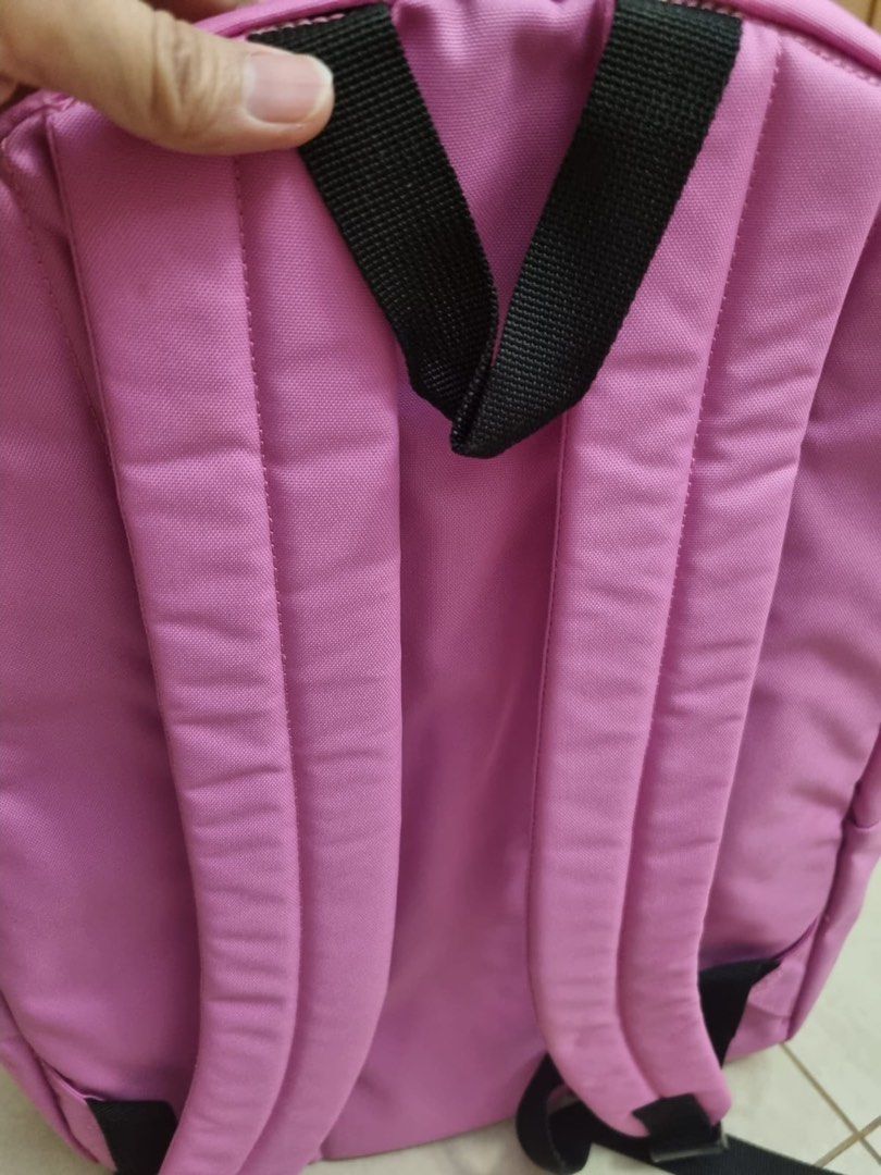 Backpack (Category: Backpacks) located in Singapore. Submitted by cynthia.lxy (Listing ID 1205031879, Image 3). Description: Looks brand new (used once) Bought from popular.