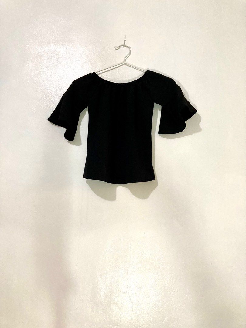 Black off shoulder top, Women's Fashion, Tops, Blouses on Carousell