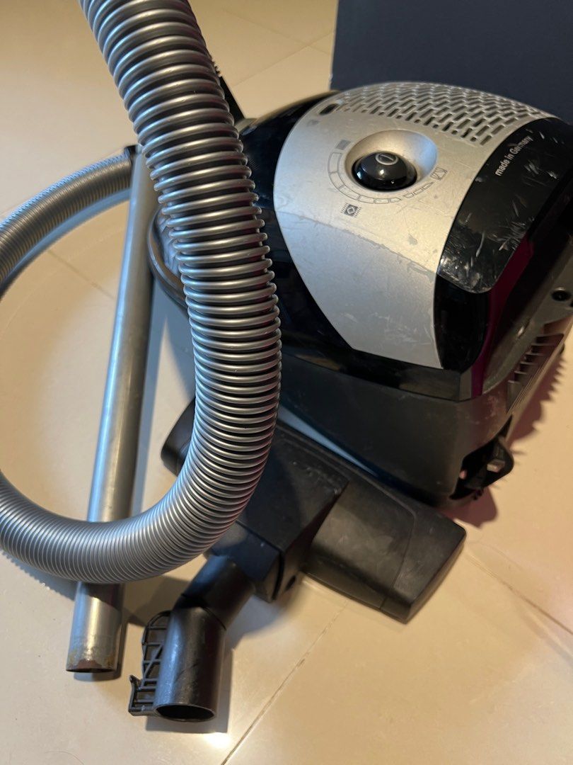 Bosch 2000W Vacuum Cleaner, TV & Home Appliances, Vacuum Cleaner