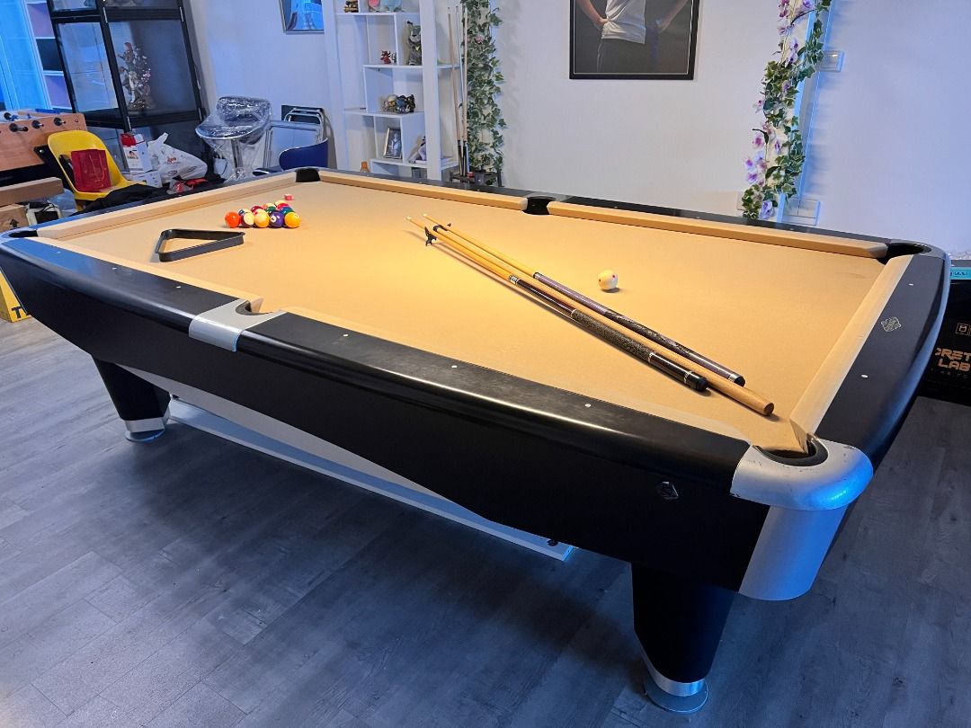 Brunswick pool table, Sports Equipment, Sports & Games, Billiards