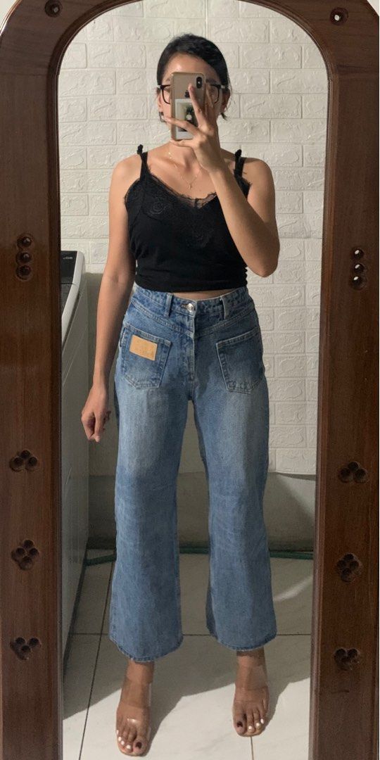 BURBERRY WIDE LEG (Category: Jeans) located in Cagayan de Oro. Submitted by chungstuff (Listing ID 1204973664, Image 1). Description: size: 27” high rise for your reference: I’m 4’2” what you see is what you get.