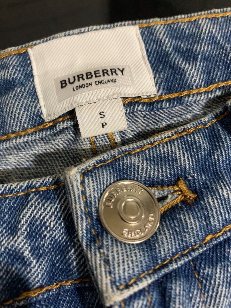 BURBERRY WIDE LEG (Category: Jeans) located in Cagayan de Oro. Submitted by chungstuff (Listing ID 1204973664, Image 3). Description: size: 27” high rise for your reference: I’m 4’2” what you see is what you get.
