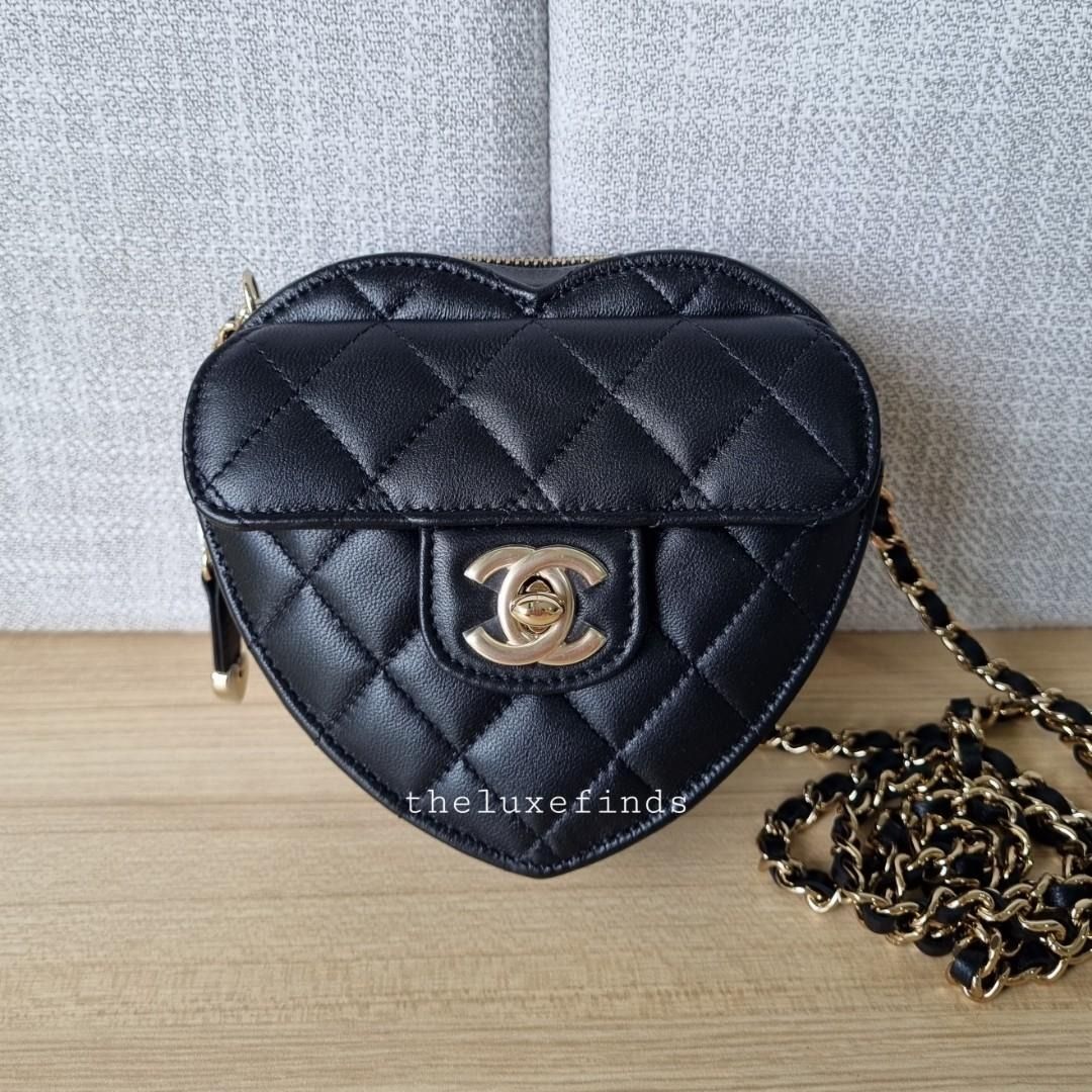 🦄💖Chanel 22S Small Heart Clutch Bag with Chain (Black, Lambskin