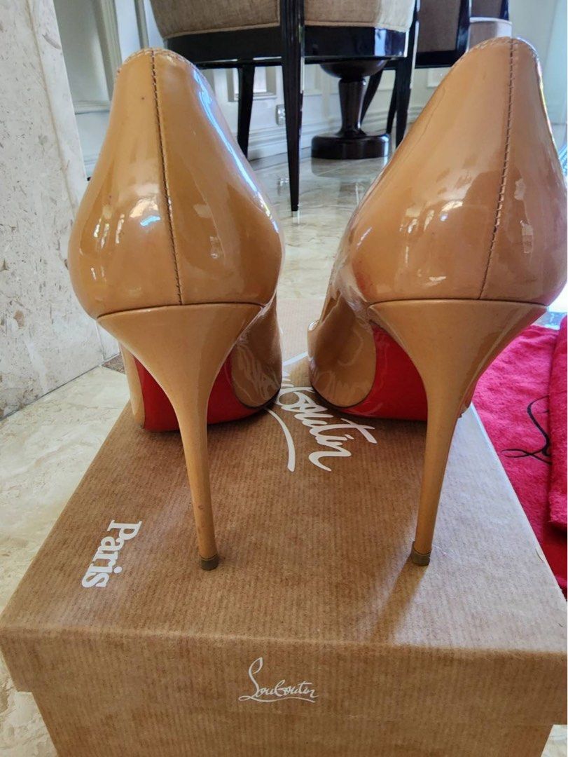 Christian louboutin hotsell decollete 554 100