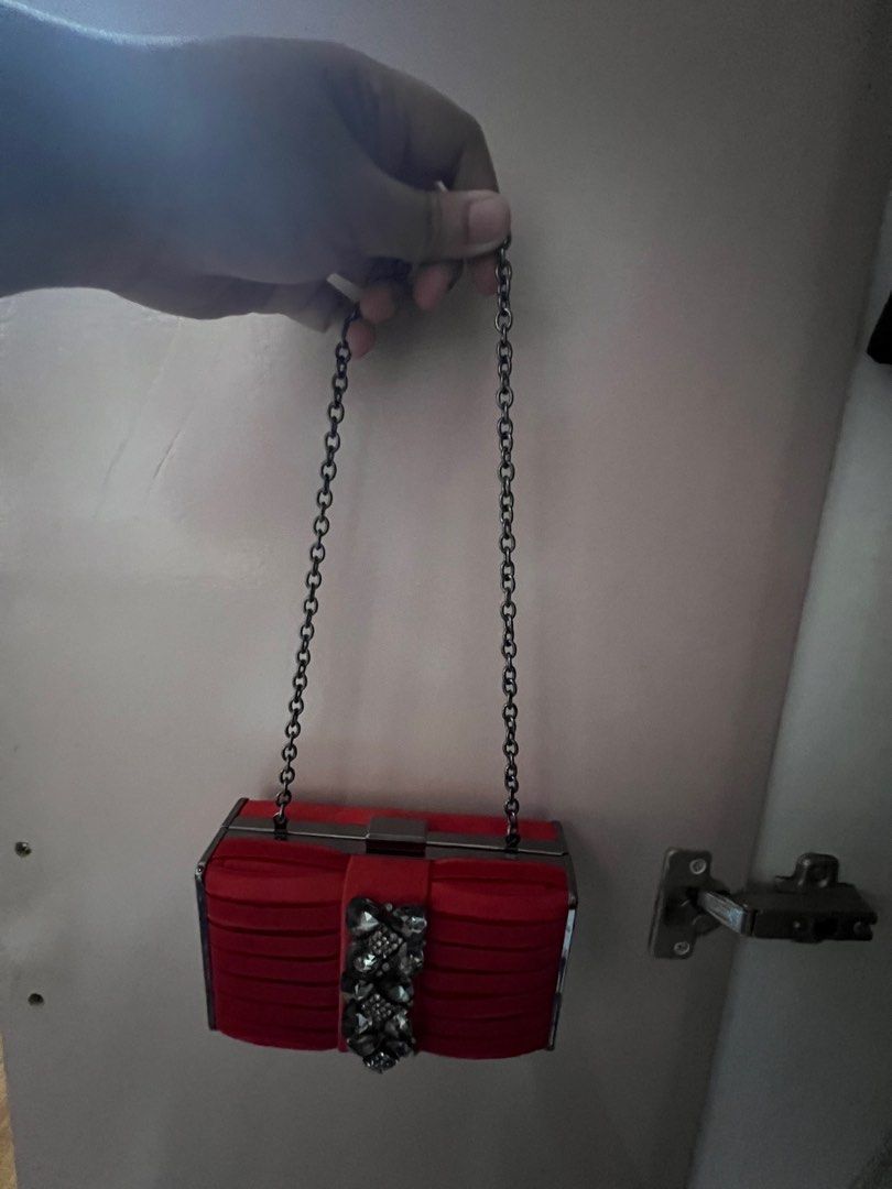 cmg red box clutch (Category: Purses & Pouches) located in Quezon City. Submitted by second___life (Listing ID 1204940747, Image 3). Description: cmg red box clutch missing two gems sa bottom part, hence selling low perfect for special events like weddings, parties, etc used few times only has a built in chain strap that can be stored inside if you’d rather hold it as a box clutch.
